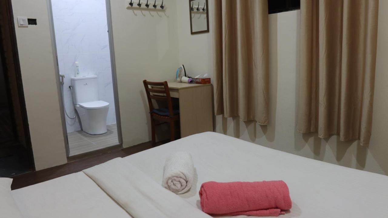 קואלה לומפור The Explorers Guesthouse And Hostel מראה חיצוני תמונה