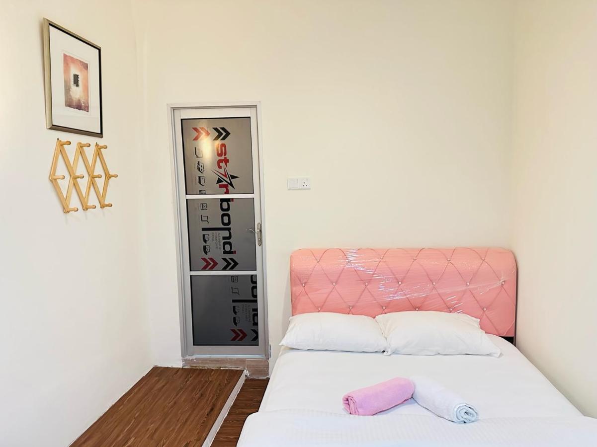 קואלה לומפור The Explorers Guesthouse And Hostel מראה חיצוני תמונה